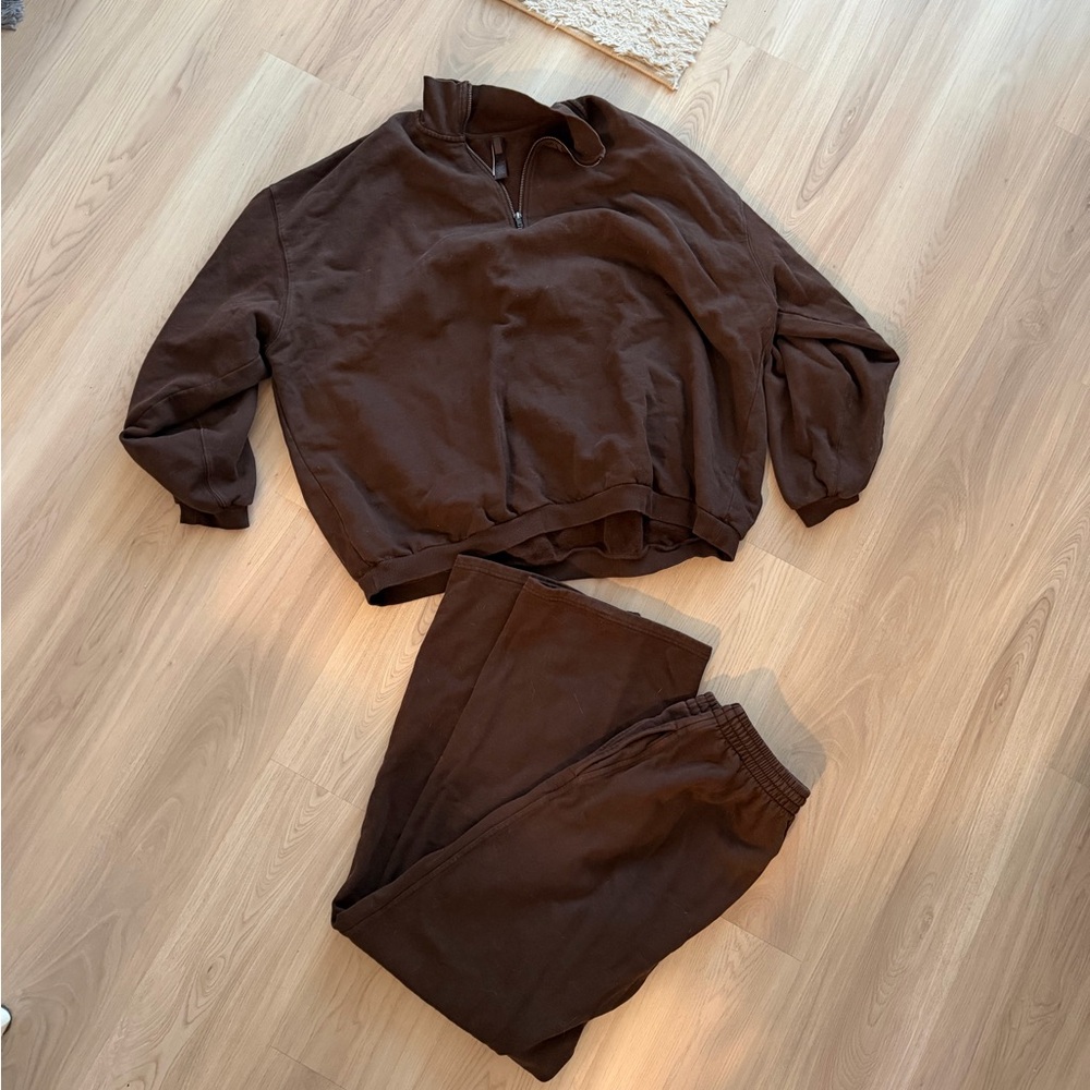 SKIMS Relaxed Half-Zip Sweatshirt & Wide-Leg Pants Set in color Espresso